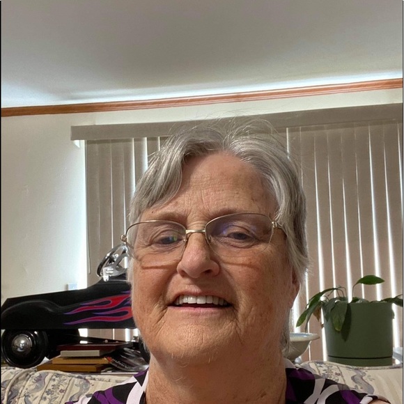 Meet your Posher, Pauline - Picture 1 of 1